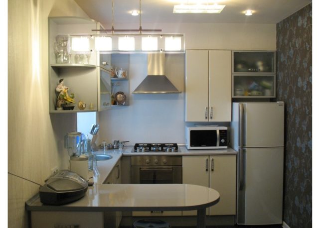 Маленькая кухня: достоинства, недостатки, планировка и мебель