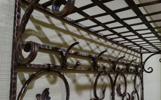 Кованые прихожие: фото, стили, мебель и аксессуары