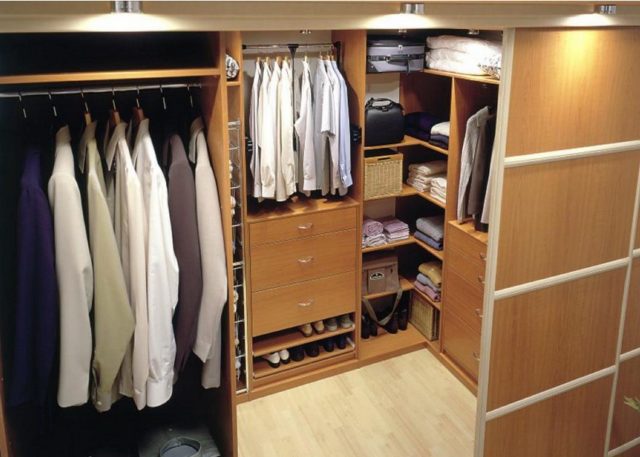 Гардеробная из кладовки: фото, требования и рекомендации