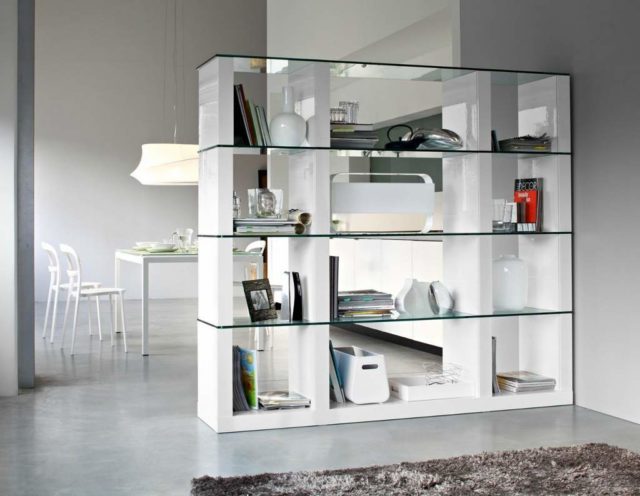 Стеллаж-перегородка для комнаты: фото, виды и материалы