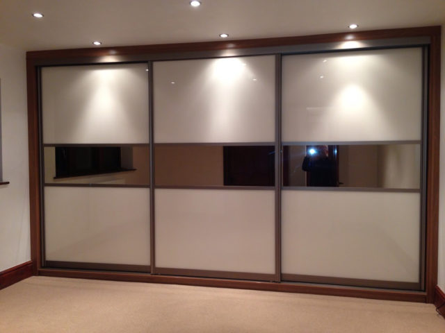 Встроенный шкаф-купе в прихожую: фото, особенности, как выбрать