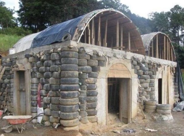 Дом из старых шин: фото, проект, строительство, особенности