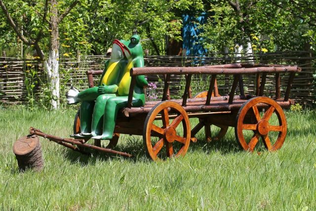 Деревенские украшения для сада: фото, внешний вид, как сделать