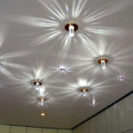 Как расположить точечные светильники на натяжном потолке