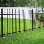 Заборы из секций двух видов